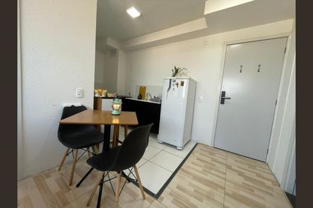 Cozinha de apartamento para alugar com 2 quartos, 34m² em Veleiros, São Paulo