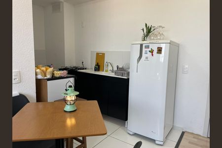 Cozinha de apartamento para alugar com 2 quartos, 34m² em Veleiros, São Paulo