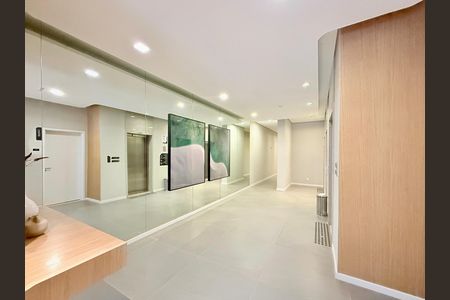 Apartamento à venda com 78m², 2 quartos e 1 vaga Apartamento à venda com 78m², 2 quartos e 1 vagaHall Social Bloco