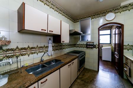 Cozinha de apartamento à venda com 4 quartos, 130m² em Lourdes, Belo Horizonte