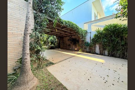 Garagem de casa à venda com 4 quartos, 250m² em Brooklin, São Paulo