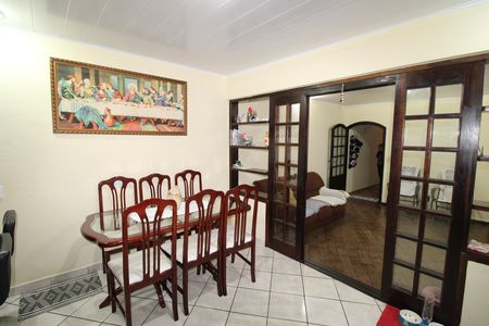 Casa à venda com 280m², 4 quartos e 4 vagasSala / Cozinha