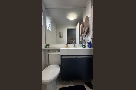 Banheiro de apartamento à venda com 2 quartos, 48m² em Parque Jaçatuba, Santo André