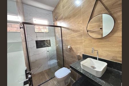 Banheiro social de casa para alugar com 2 quartos, 70m² em Mansour, Uberlândia