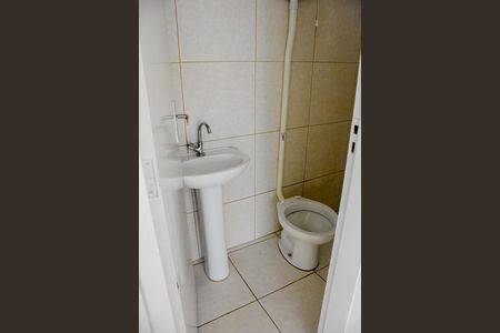 Banheiro de casa para alugar com 2 quartos, 40m² em Vila Parque Brasilia, Cachoeirinha