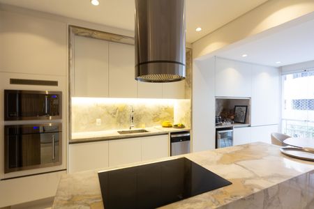 Cozinha de apartamento à venda com 2 quartos, 112m² em Vila Nova Conceição, São Paulo