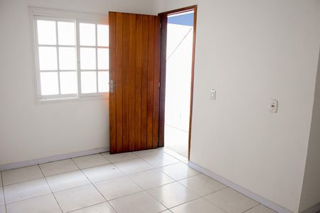 Casa para alugar com 40m², 2 quartos e 1 vaga Casa para alugar com 40m², 2 quartos e 1 vagaSala