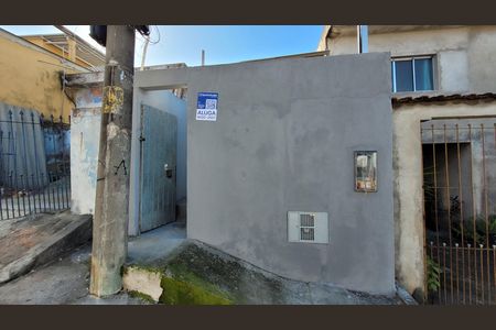 Placa código YEEJ-796 de casa para alugar com 2 quartos, 180m² em Vila Miranda, Itaquaquecetuba