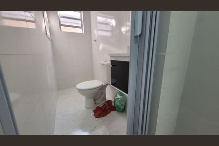 Banheiro de casa para alugar com 2 quartos, 180m² em Vila Miranda, Itaquaquecetuba