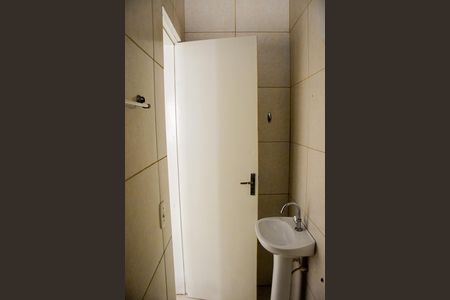 Casa para alugar com 40m², 2 quartos e 1 vaga Casa para alugar com 40m², 2 quartos e 1 vagaBanheiro