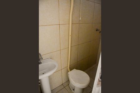 Casa para alugar com 40m², 2 quartos e 1 vaga Casa para alugar com 40m², 2 quartos e 1 vagaBanheiro