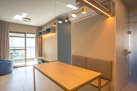 Sala de apartamento para alugar com 2 quartos, 54m² em Indianópolis, São Paulo