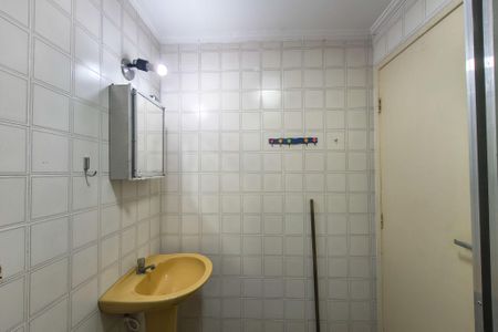 Banheiro  de apartamento para alugar com 2 quartos, 80m² em Guilhermina, Praia Grande