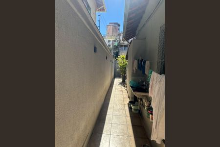 Quintal de kitnet/studio para alugar com 2 quartos, 50m² em Sagrada Família, Belo Horizonte