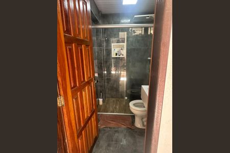 Banheiro  de kitnet/studio para alugar com 2 quartos, 50m² em Sagrada Família, Belo Horizonte