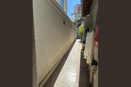 Quintal de kitnet/studio para alugar com 2 quartos, 50m² em Sagrada Família, Belo Horizonte