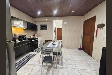 Casa à venda com 100m², 2 quartos e 1 vaga