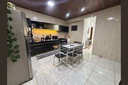 Casa à venda com 100m², 2 quartos e 1 vaga