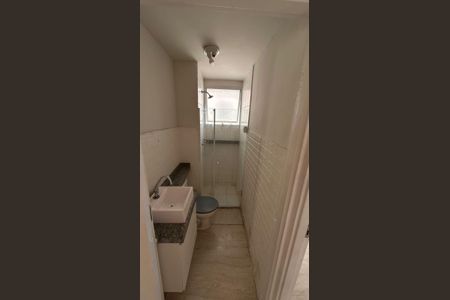 Banheiro de apartamento para alugar com 2 quartos, 40m² em Santa Cruz, Rio de Janeiro