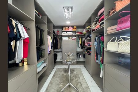 Closet da suíte de casa para alugar com 4 quartos, 400m² em A Definir Em Campo, Contagem