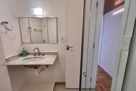 Banheiro social  de apartamento para alugar com 3 quartos, 90m² em Lagoa, Rio de Janeiro