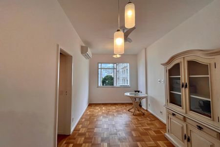 Apartamento para alugar com 90m², 3 quartos e 1 vaga Apartamento para alugar com 90m², 3 quartos e 1 vagaSala