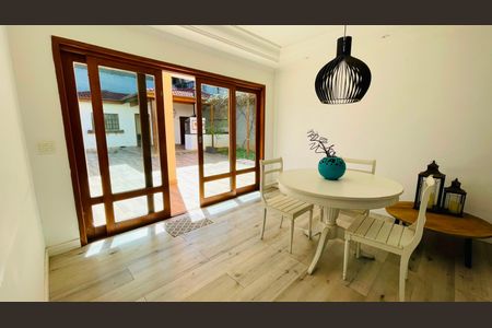 Casa de condomínio para alugar com 600m², 4 quartos e 4 vagas Casa de condomínio para alugar com 600m², 4 quartos e 4 vagasSala de Jantar