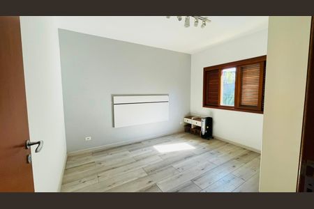 Casa de condomínio para alugar com 600m², 4 quartos e 4 vagas Casa de condomínio para alugar com 600m², 4 quartos e 4 vagasQuarto