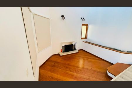 Casa de condomínio para alugar com 600m², 4 quartos e 4 vagas Casa de condomínio para alugar com 600m², 4 quartos e 4 vagasSala