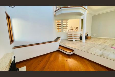 Casa de condomínio para alugar com 600m², 4 quartos e 4 vagas Casa de condomínio para alugar com 600m², 4 quartos e 4 vagasSala
