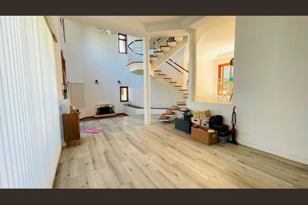 Casa de condomínio para alugar com 600m², 4 quartos e 4 vagas Casa de condomínio para alugar com 600m², 4 quartos e 4 vagasSala