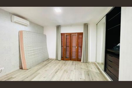 Casa de condomínio para alugar com 600m², 4 quartos e 4 vagas Casa de condomínio para alugar com 600m², 4 quartos e 4 vagasQuarto