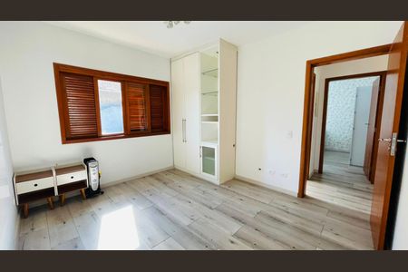 Casa de condomínio para alugar com 600m², 4 quartos e 4 vagas Casa de condomínio para alugar com 600m², 4 quartos e 4 vagasQuarto