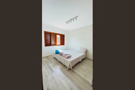 Casa de condomínio para alugar com 600m², 4 quartos e 4 vagas Casa de condomínio para alugar com 600m², 4 quartos e 4 vagasQuarto