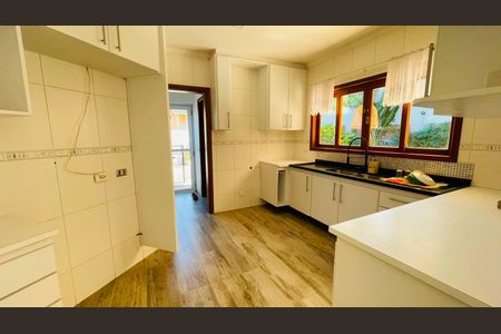 Casa de condomínio para alugar com 600m², 4 quartos e 4 vagas Casa de condomínio para alugar com 600m², 4 quartos e 4 vagasCozinha