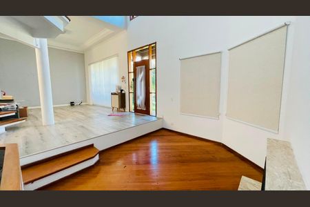Casa de condomínio para alugar com 600m², 4 quartos e 4 vagas Casa de condomínio para alugar com 600m², 4 quartos e 4 vagasSala