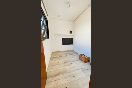 Casa de condomínio para alugar com 600m², 4 quartos e 4 vagas Casa de condomínio para alugar com 600m², 4 quartos e 4 vagasQuarto