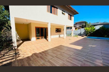 Quintal de casa de condomínio para alugar com 4 quartos, 600m² em Jardim Indaia, Embu das Artes