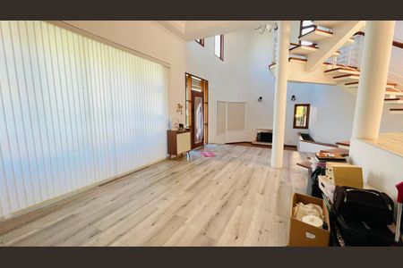 Sala de casa de condomínio para alugar com 4 quartos, 600m² em Jardim Indaia, Embu das Artes
