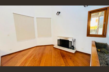 Casa de condomínio para alugar com 600m², 4 quartos e 4 vagas Casa de condomínio para alugar com 600m², 4 quartos e 4 vagasSala
