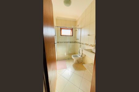 Casa de condomínio para alugar com 600m², 4 quartos e 4 vagas Casa de condomínio para alugar com 600m², 4 quartos e 4 vagasBanheiro