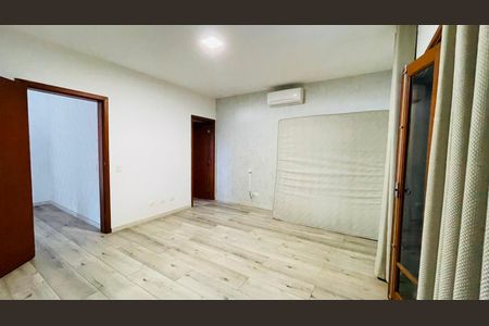 Casa de condomínio para alugar com 600m², 4 quartos e 4 vagas Casa de condomínio para alugar com 600m², 4 quartos e 4 vagasQuarto