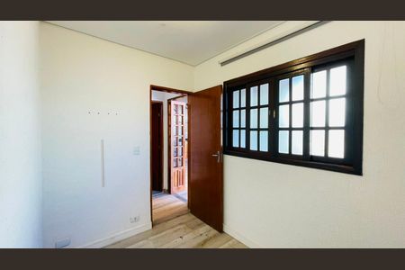 Casa de condomínio para alugar com 600m², 4 quartos e 4 vagas Casa de condomínio para alugar com 600m², 4 quartos e 4 vagasQuarto
