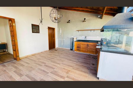Area de churrasqueira de casa de condomínio para alugar com 4 quartos, 600m² em Jardim Indaia, Embu das Artes