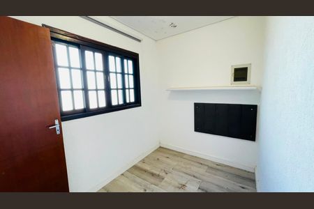 Casa de condomínio para alugar com 600m², 4 quartos e 4 vagas Casa de condomínio para alugar com 600m², 4 quartos e 4 vagasQuarto
