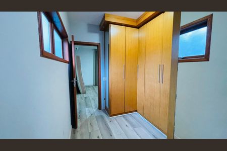 Casa de condomínio para alugar com 600m², 4 quartos e 4 vagas Casa de condomínio para alugar com 600m², 4 quartos e 4 vagasCloset