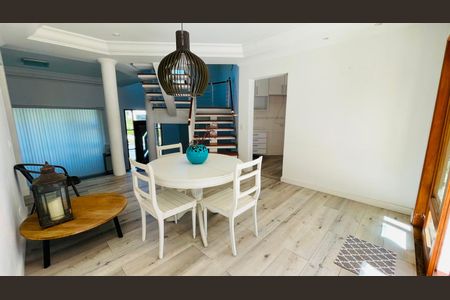 Casa de condomínio para alugar com 600m², 4 quartos e 4 vagas Casa de condomínio para alugar com 600m², 4 quartos e 4 vagasSala de Jantar