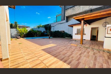 Casa de condomínio para alugar com 600m², 4 quartos e 4 vagas Casa de condomínio para alugar com 600m², 4 quartos e 4 vagasQuintal
