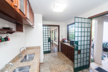 Casa de condomínio à venda com 430m², 4 quartos e 3 vagas Casa de condomínio à venda com 430m², 4 quartos e 3 vagascasa 2 - Cozinha
