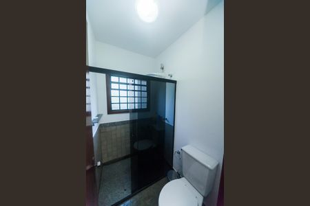Casa de condomínio à venda com 430m², 4 quartos e 3 vagas Casa de condomínio à venda com 430m², 4 quartos e 3 vagascasa 1 - banheiro social